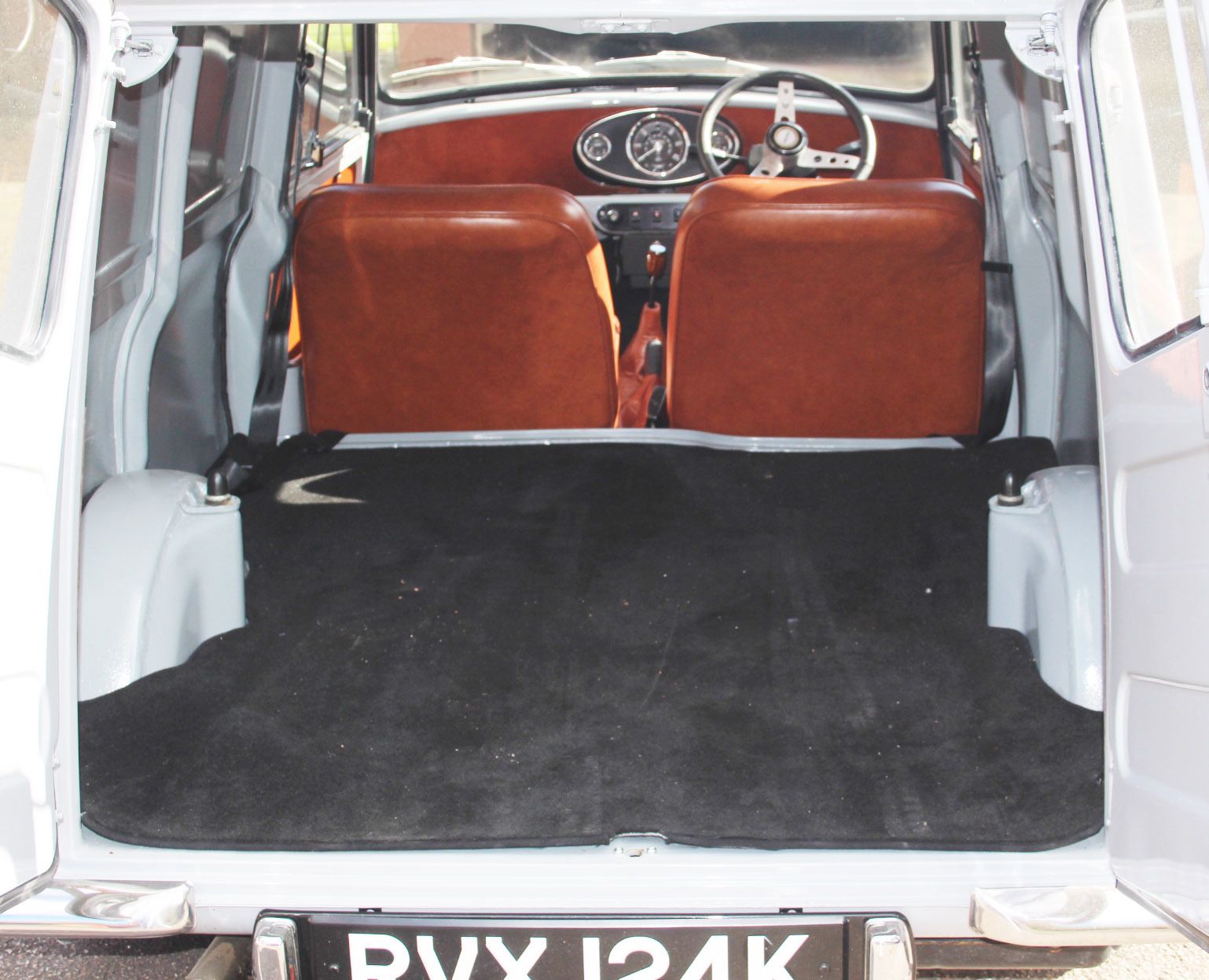 1972 Leyland Mini Van 1000 Make: Leyland Model: Mini Van 1000 Registration: RVX 124K Year: - Image 8 of 10