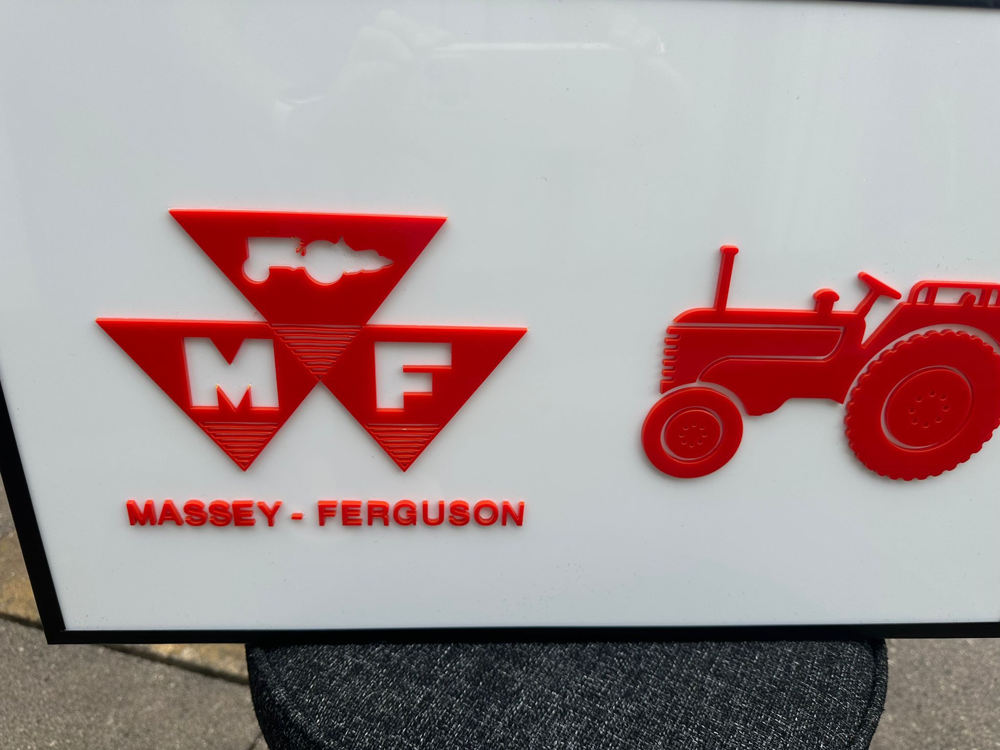 A contemporary Massey Furguson illuminated box sign, approx 50 x 30 x 10cm. - Image 4 of 7