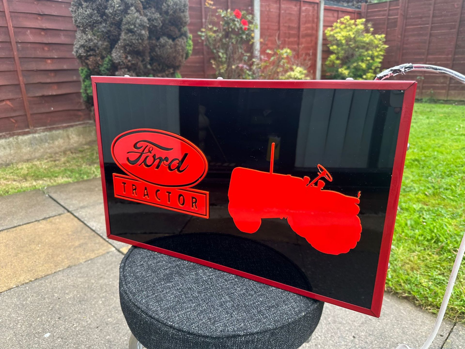 A contemporary Ford Tractor illuminated box sign, approx 50 x 30 x 10cm. - Image 2 of 7