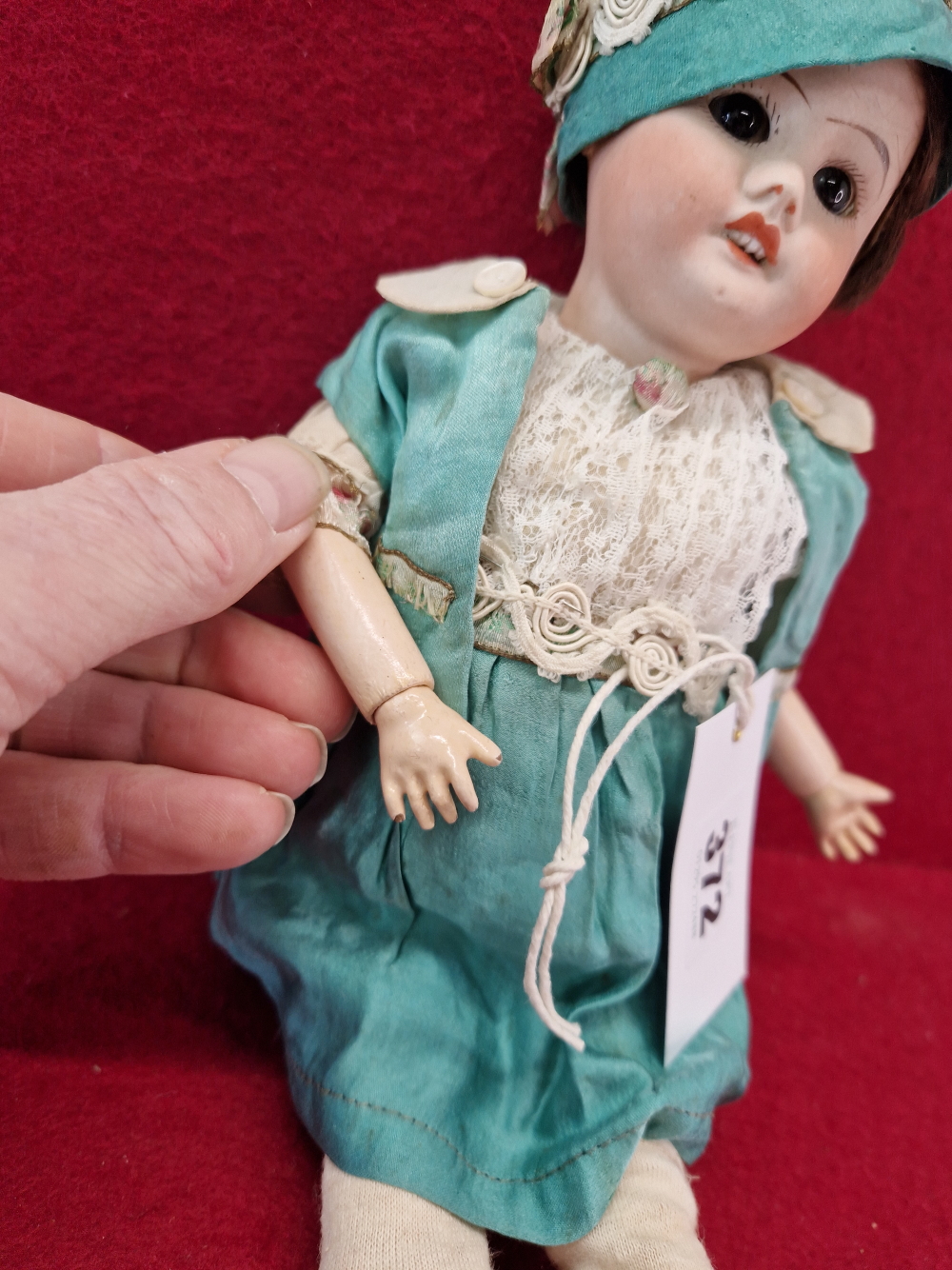 AN SFBJ 60 BISQUE HEADED DOLL WITH SLEEPING EYES AND OPEN MOUTH. H 32cms. - Image 4 of 6