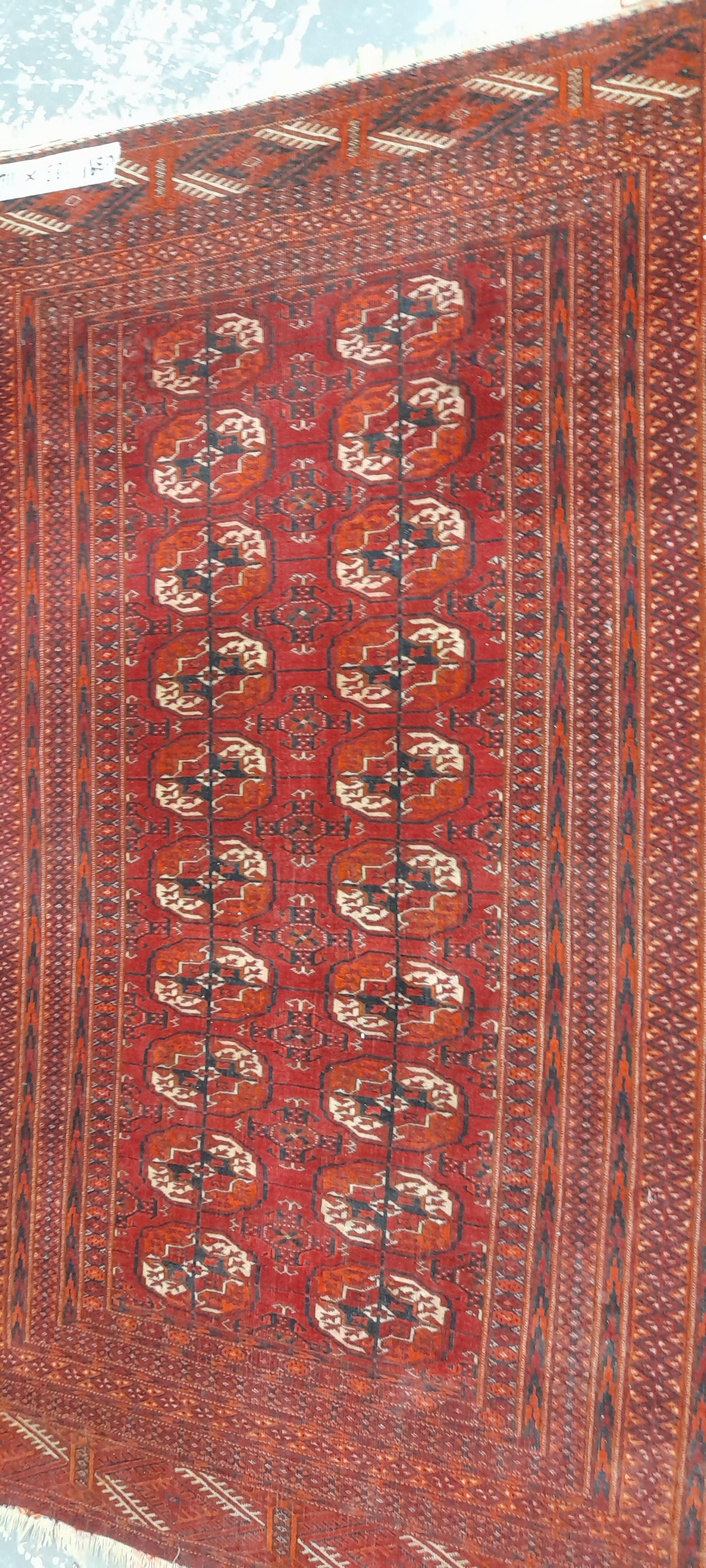 AN ANTIQUE TEKKE BOKHARA RUG. 183 x 114cms - Image 2 of 3