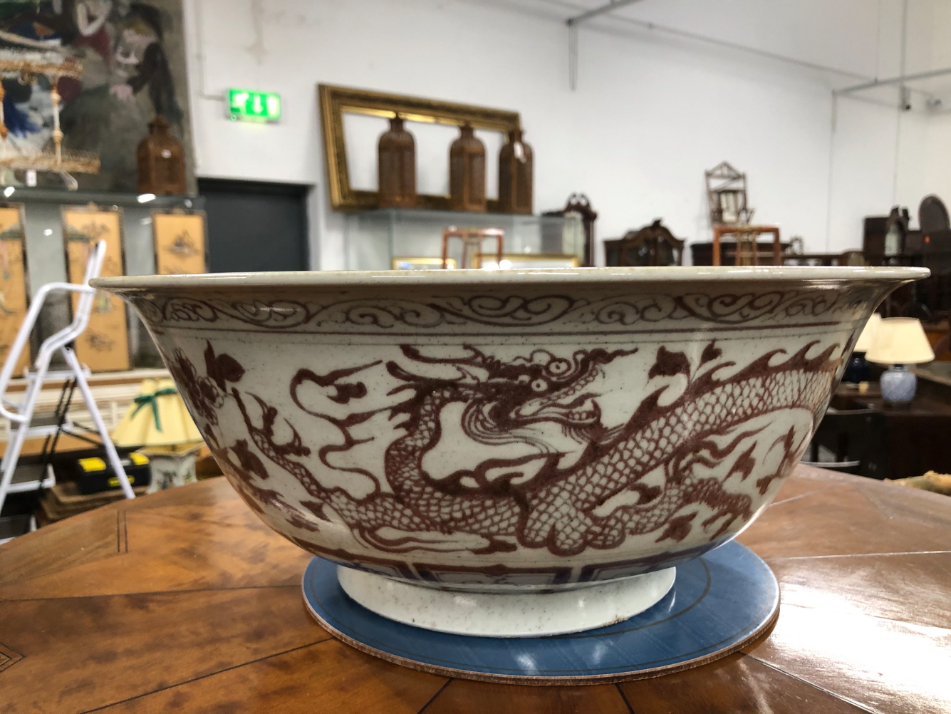 A CHINESE BOWL, THE EXTERIOR DECORATED IN UNDERGLAZE RED WITH DRAGONS. Dia. 39cms. - Image 5 of 15