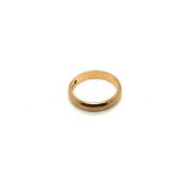 A 9ct HALLMARKED GOLD WEDDING RING. WIDTH 4mm. FINGER SIZE N. WEIGHT 3.20grms.