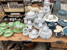 A VINTAGE CHINA TEA AND DINNER SERVICE, OTHER TEAWARES, A POOLE PART DINNER SERVICE AND A CUTLERY