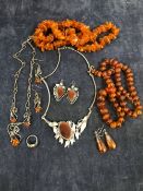 AN ART NOUVEAU STYLE CARNELIAN AND SILVER NECKLET AND EARRING SET, TOGETHER WITH AN AMBER NECKLACE