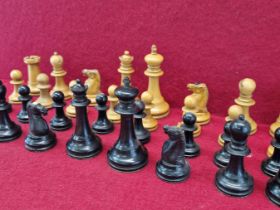 AN OAK BOXED BOX AND EBONY STAUNTON CHESS SET, THE KINGS. H 9cms.