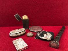 AN ART NOUVEAU CHESTER SILVER BELT BUCKLE, THREE FILIGREE BOXES, A POWDER COMPACT. A METAL MOUNTED