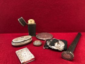 AN ART NOUVEAU CHESTER SILVER BELT BUCKLE, THREE FILIGREE BOXES, A POWDER COMPACT. A METAL MOUNTED