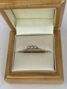 A VINTAGE THREE STONE DIAMOND TRILOGY RING. THE SHANK STAMPED 18ct PLAT. ASSESSED AS 16ct MOUNT