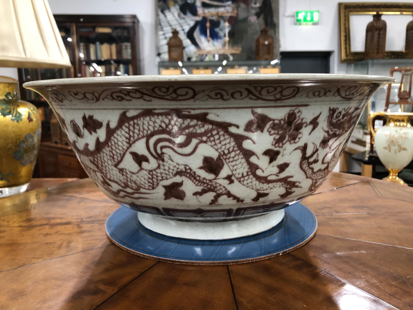 A CHINESE BOWL, THE EXTERIOR DECORATED IN UNDERGLAZE RED WITH DRAGONS. Dia. 39cms. - Image 3 of 15