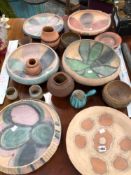 A QUANTITY OF STUDIO POTTERY BOWLS BY PENELOPE BENNETT