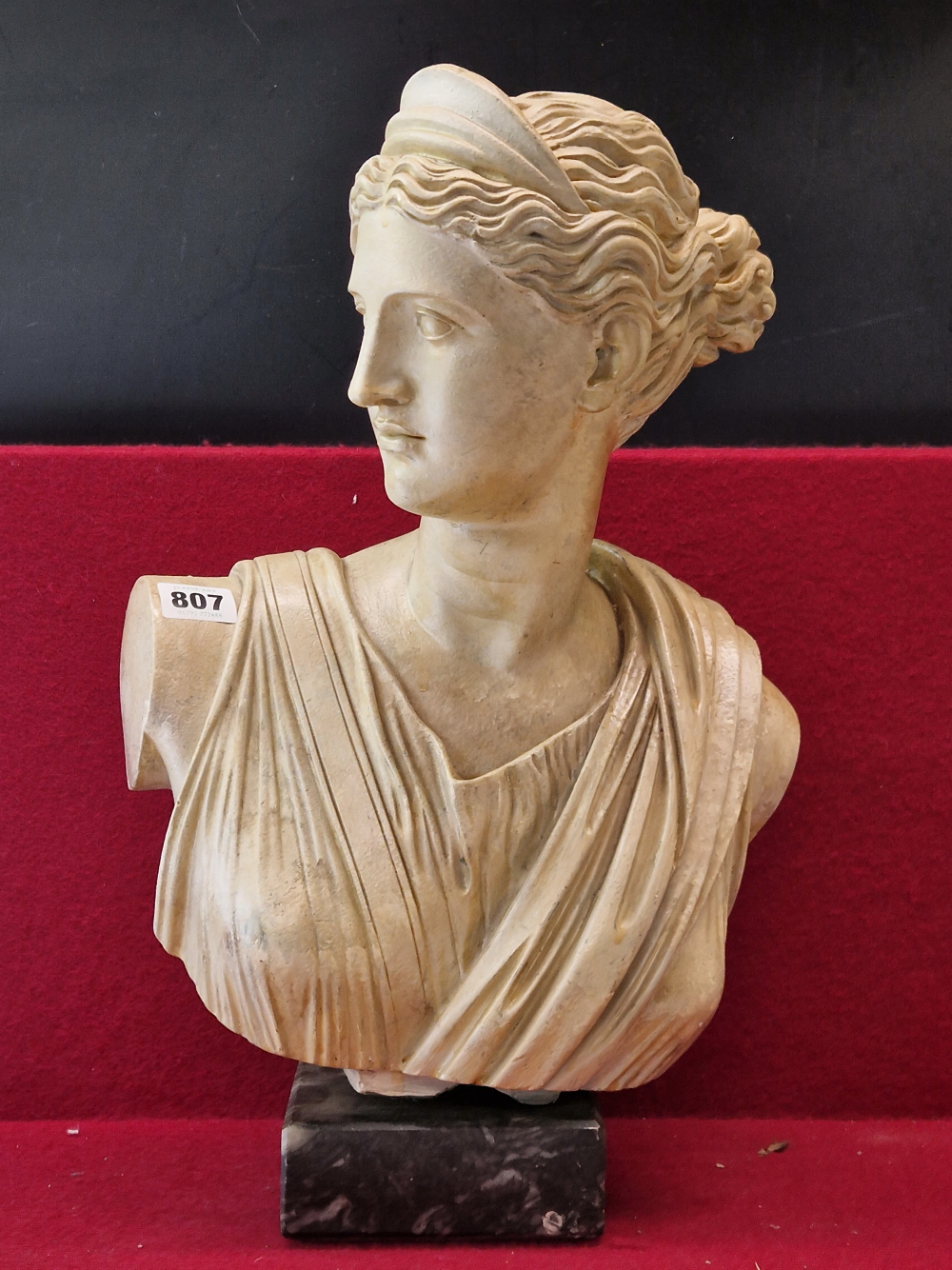 A PLASTER CLASSICAL BUST OF A LADY FACING OVER HER RIGHT SHOULDER AND SUPPORTED ON A MOTTLED BLACK - Image 2 of 6