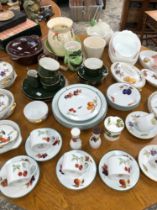 A QUANTITY OF ROYAL WORCESTER EVESHAM PATTERN DINNER WARES AND OTHER CHINA