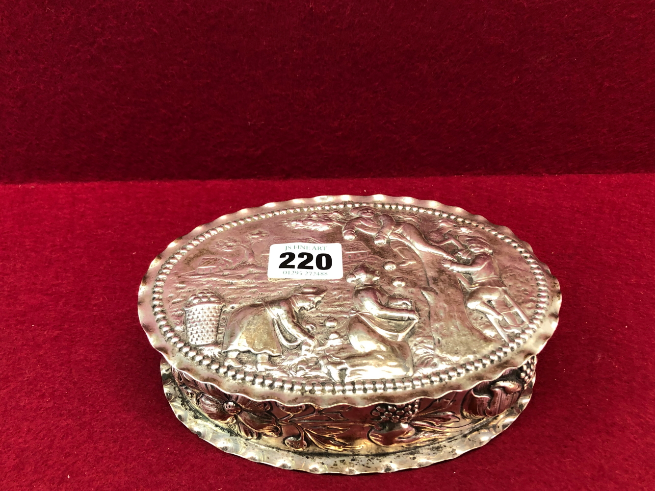 A GERMAN 800 SILVER OVAL BOX, THE HINGED LID EMBOSSED WITH AN APPLE HARVESTING SCENE, THE SIDES WITH - Image 2 of 3