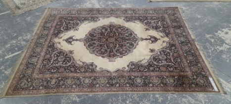 A FINELY WOVEN ORIENTAL CARPET OF CLASSIC PERSIAN DESIGN. 370 x 274cms