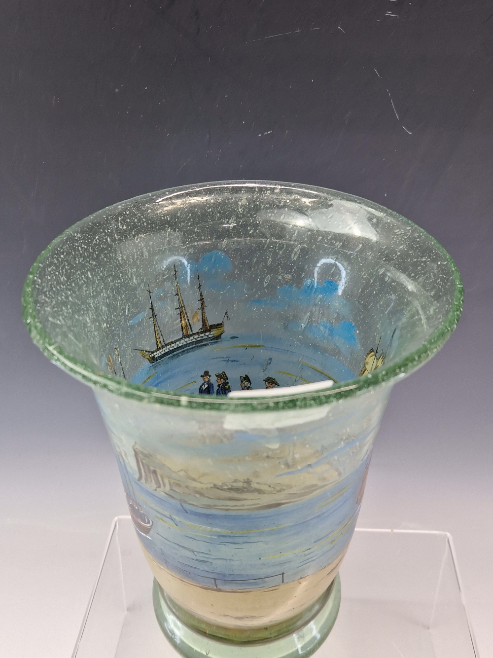 AN EARLY 20th C. GLASS VASE PAINTED WITH 18th C. NAVAL OFFICERS ABOUT TO BE ROWED OUT TO GUN SHIPS - Image 4 of 5