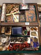 A COLLECTION OF VINTAGE JEWELLERY, COINS, ROSARIES, RELIGIOUS ICON PICTURES, CROSSES ETC.