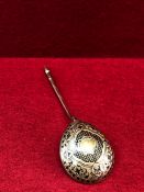 AN 1866 RUSSIAN 840 SILVER AND NIELLO SPOON, THE BACK WORKED WITH A QUATREFOIL FRAMED BY FOUR SPRAYS