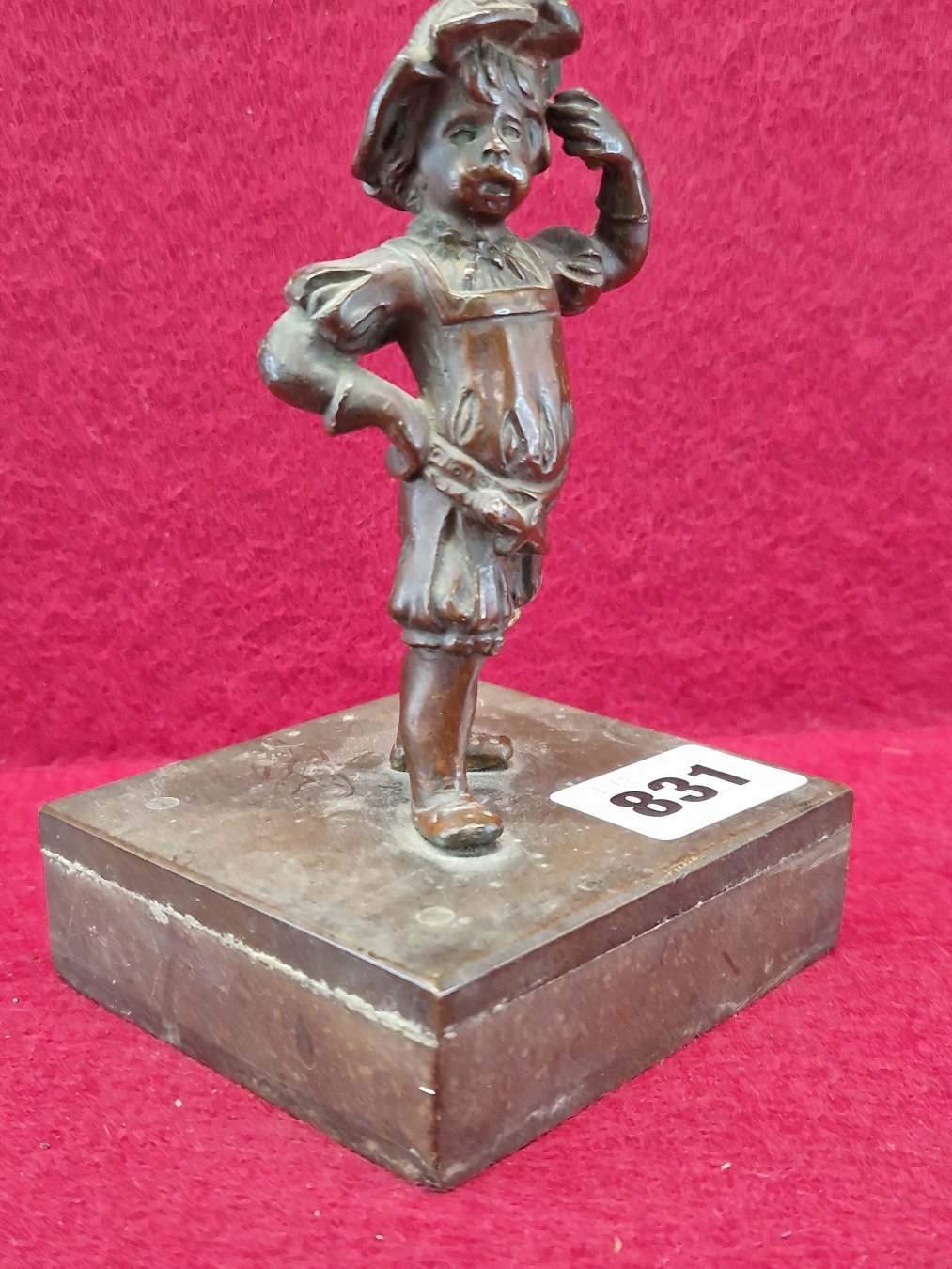 AN ANTIQUE BRONZE FIGURE OF A RENAISSANCE BOY WITH HIS RIGHT HAND ON HIS HIP AND HIS LEFT TO HIS - Image 3 of 4