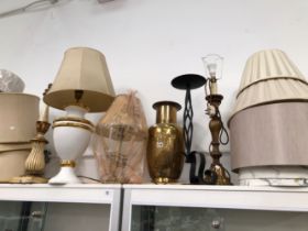 FOUR VARIOUS TABLE LAMPS, A LARGE BRASS VASE A CANDLE STAND ETC.