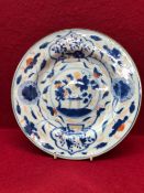 AN 18th C. CHINESE IMARI PALETTE PLATE, THE CENTRAL PAVILION ROUNDEL ENCLOSED BY FLORAL RESERVES