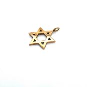 A SIX POINTED STAR OF DAVID PENDANT. UNHALLMAKRED, ASSESSED AS 13ct GOLD. DIAMETER 2.1cms. WEIGHT