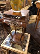 A PAIR OF CHINESE MAHOGANY SIDE TABLES WITH SCROLL PIERCED APRONS AND CABRIOLE LEGS RESTING ON