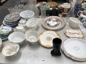 A COLLECTION OF ANTIQUE AND VINTAGE JELLY BOWLS, VICTORIAN PLATES ETC.