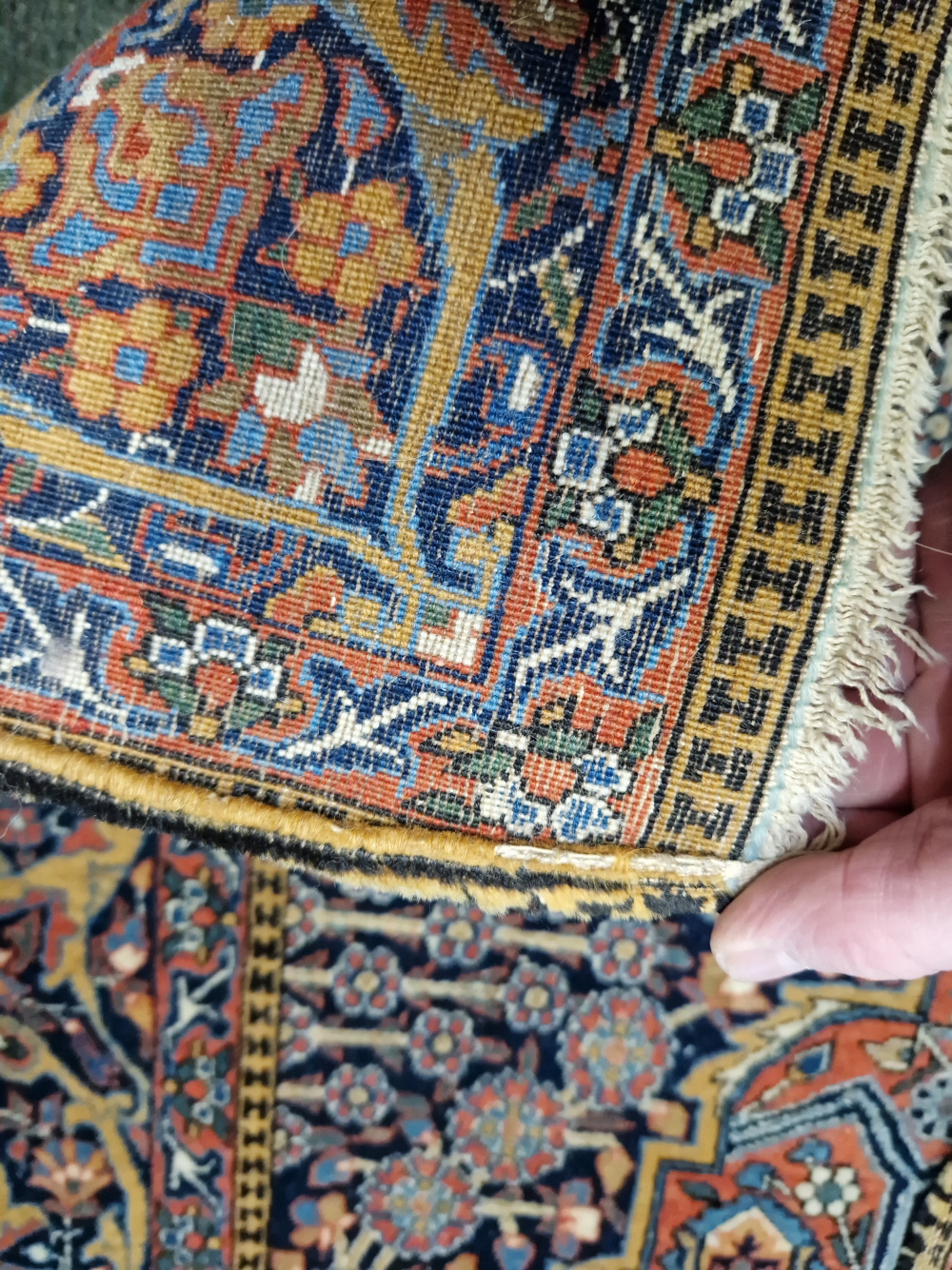 A PAIR OF ANTIQUE PERSIAN KASHAN RUGS. 298 x 132cms - Image 12 of 12