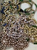 A QUANTITY OF PEARL NECKLACES TO INCLUDE A THREE ROW CULTURED NECKLACE, OTHER FAUX PEARLS, A TIGER