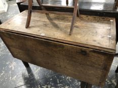 AN 18th C. OAK DROP FLAP DINING TABLE ON SQUARE LEGS