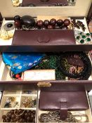 A COLLECTION OF VINTAGE AND OTHER COSTUME JEWELLERY CONTAINED IN A FOLDING LEATHER JEWELLERY CASE