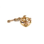 AN ANTIQUE ART NOUVEAU STYLE SEED PEARL AND DIAMOND HEART SHAPE PENDANT BROOCH, APPROX DIAMETER 2.