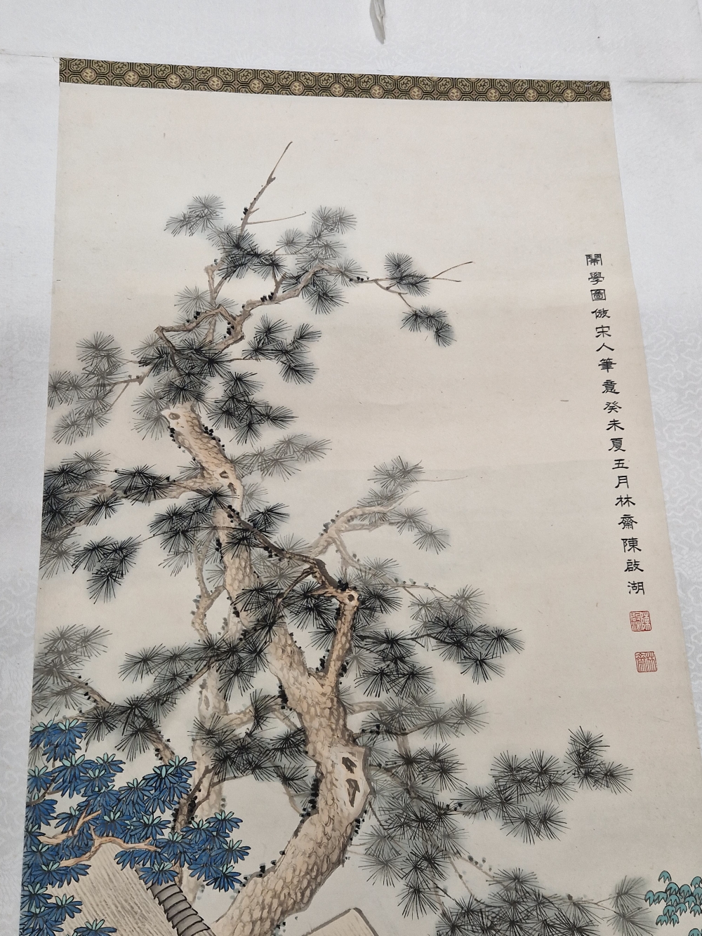 A CHINESE SCROLL PAINTING, FOUR MAGPIES BY CHEN SONG REN, AND ANOTHER PRIMARY SCHOOL IN SUMMER BY - Image 4 of 8