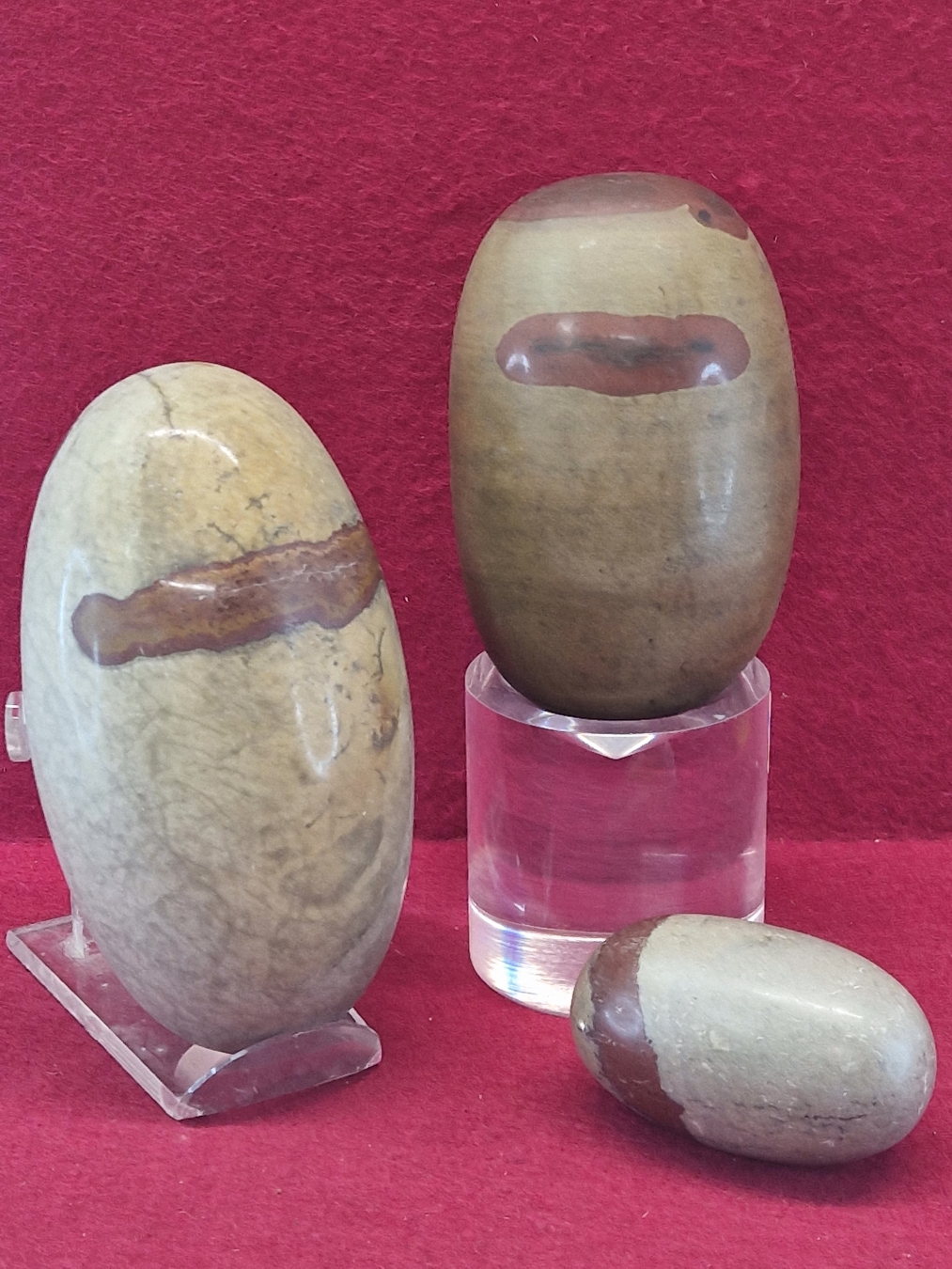 THREE INDIAN SHIVA LINGAM STONE OF LARGE SIZE EACH OF GREYISH STONE WITH RED LINE INCLUSIONS. - Image 2 of 2