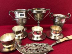 THREE SILVER TWO HANDLED TROPHY CUPS, 307Gms. TOGETHER WITH A MOTHER OF PEARL HANDLED FISH SLICE AND