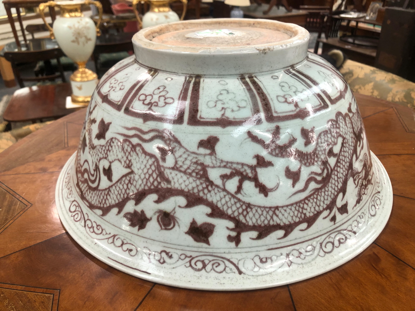 A CHINESE BOWL, THE EXTERIOR DECORATED IN UNDERGLAZE RED WITH DRAGONS. Dia. 39cms. - Image 14 of 15