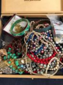 A COLLECTION OF VINTAGE COSTUME JEWELLERY TO INCLUDE CAMEO BROOCH, VARIOUS BEADS, BANGLES, BROOCHES,