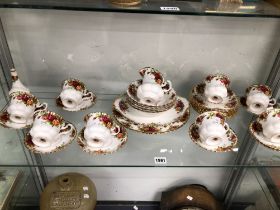 ROYAL ALBERT COUNTRY ROSE TEA SET.