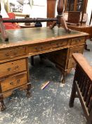 AN EARLY 20th C. OAK PEDESTAL DESK, THE GREEN LEATHER INSET TOP OVER A KNEEHOLE DRAWER FLANKED BY