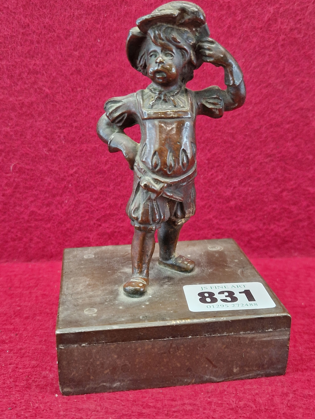AN ANTIQUE BRONZE FIGURE OF A RENAISSANCE BOY WITH HIS RIGHT HAND ON HIS HIP AND HIS LEFT TO HIS