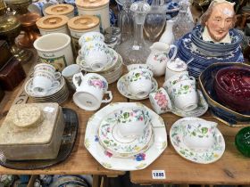 A QUANTITY DECORATIVE CHINA AND GLASS INCLUDING ROYAL WORCESTER