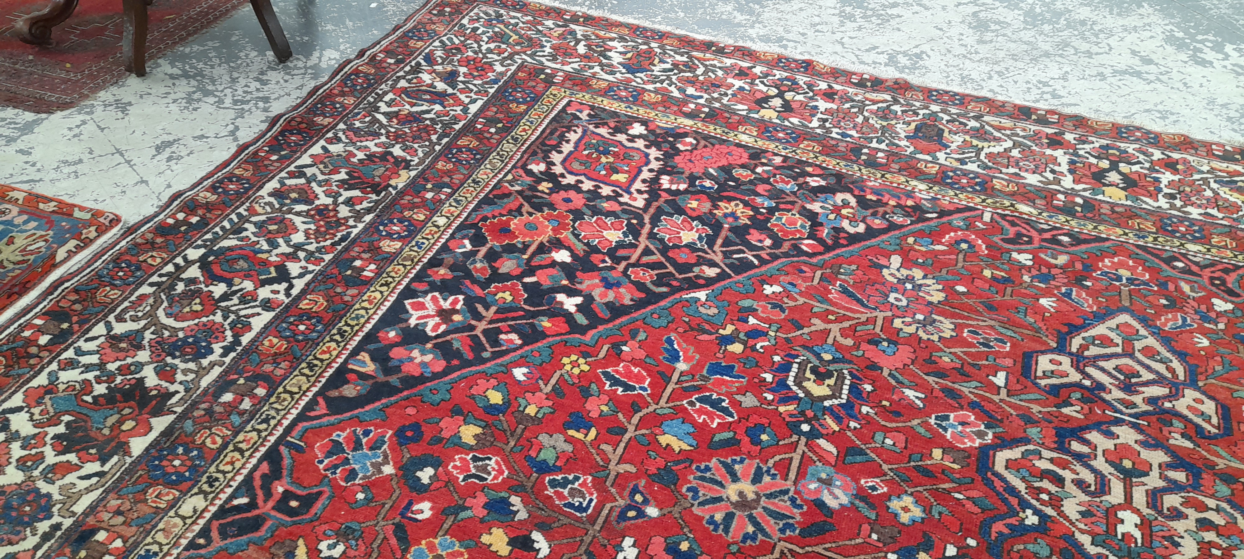 A COUNTRY HOUSE PERSIAN BAHKTIARI CARPET. 560 x 396cms - Image 6 of 8