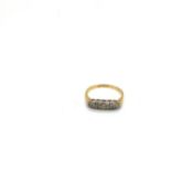 A FIVE STONE GRADUATED DIAMOND RING. THE SHANK STAMPED 18ct & PT, ASSESSED AS 18ct GOLD AND