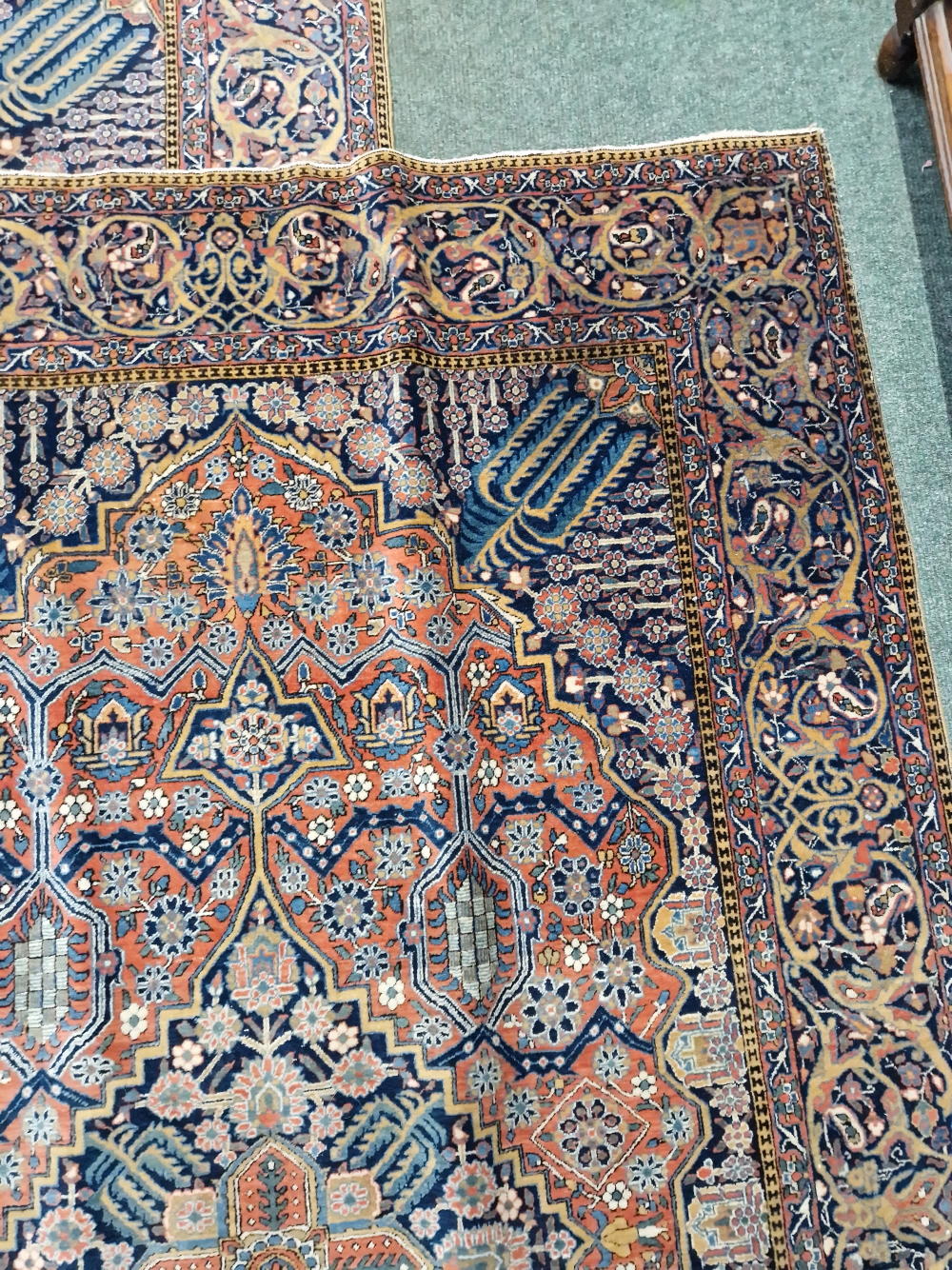 A PAIR OF ANTIQUE PERSIAN KASHAN RUGS. 298 x 132cms - Image 6 of 12