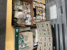A LARGE COLLECTION OF CIGARETTE CARDS