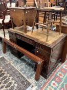 AN EARLY 20th C. CARVED MAHOGANY GEORGIAN STYLE TWIN PEDESTAL DESK