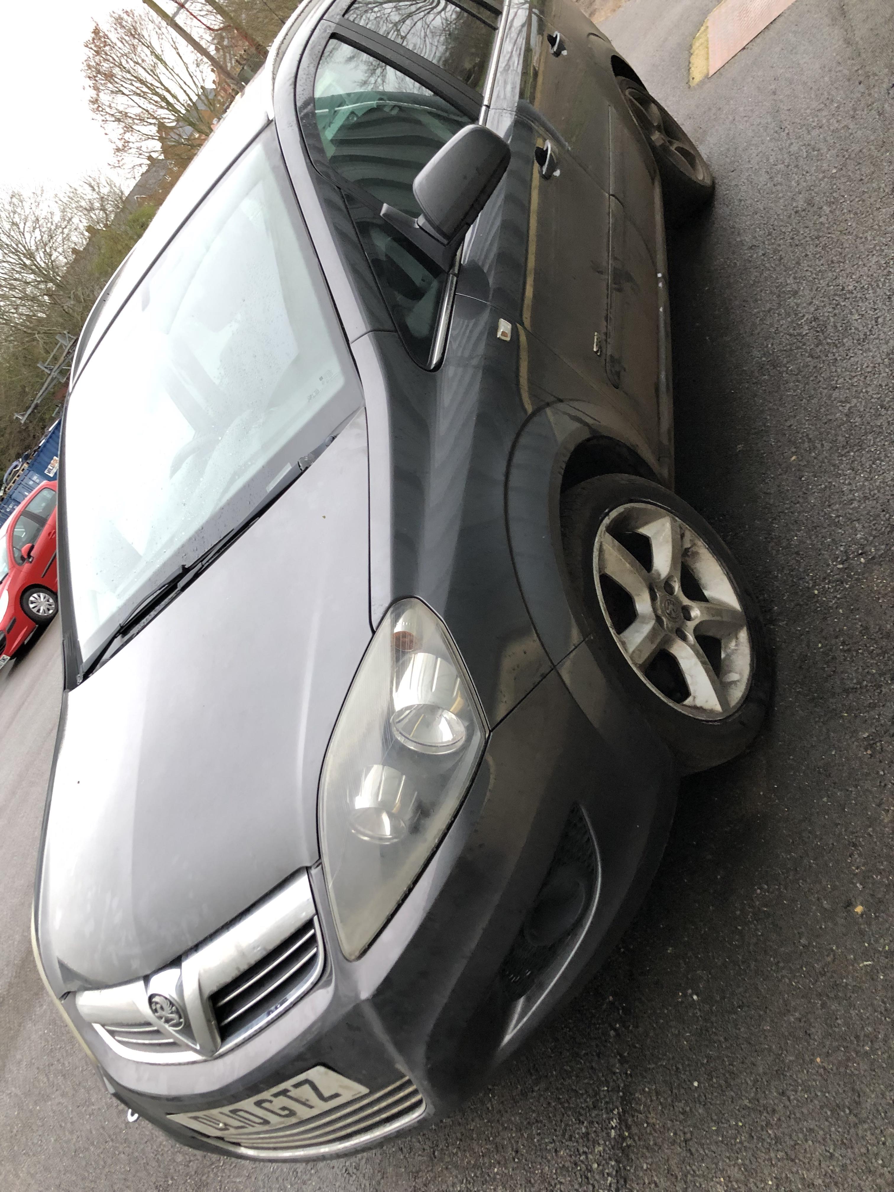 A 2010 VAUXHALL ZAFIRA 1.8 PETROL FOR SPARES OR REPAIRS (NON RUNNER) WITH 3+MONTHS MOT. - Image 3 of 11