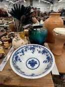 A MINTON ONION PATTERN WASH BOWL, A MASK JUG AND BLUE TINTED OVOID VASE