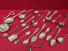 HALLMARKED SILVER AND OTHER CUTLERY TO INCLUDE SPOON AND PUSHER, TEA STRAINER, SUGAR SPOON ETC